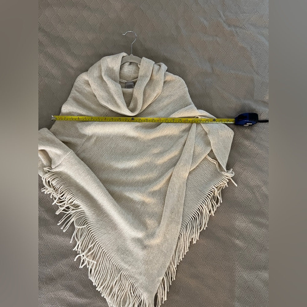 🆕 Chico’s Cream Poncho with Fringe,!one size - Picture 4 of 7